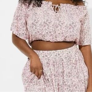 NWT Torrid Pink Floral Crop Top size 1x